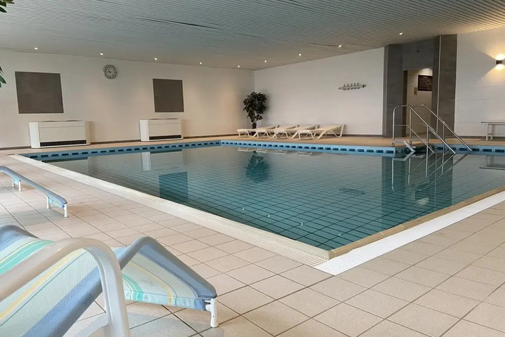 Pool 12 of 18
