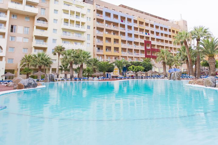 Hotel Pool