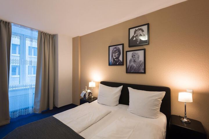 Room 7 of 17