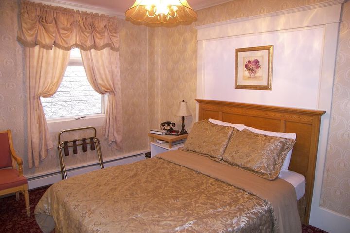 Room 15 of 33