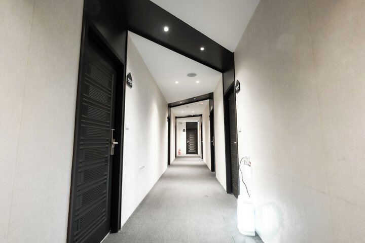 Ballroom/Hall 35 of 44