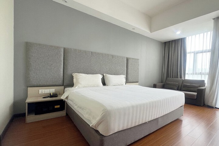 Room 4 of 30