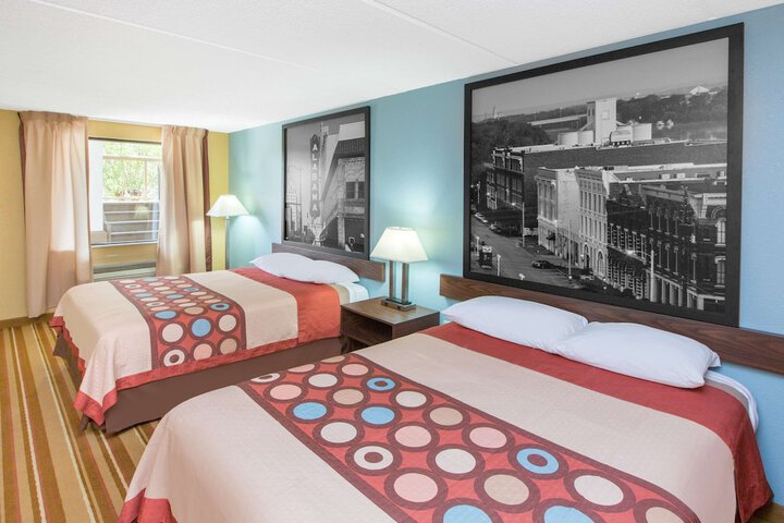 1 Queen Bed (10 of 10)