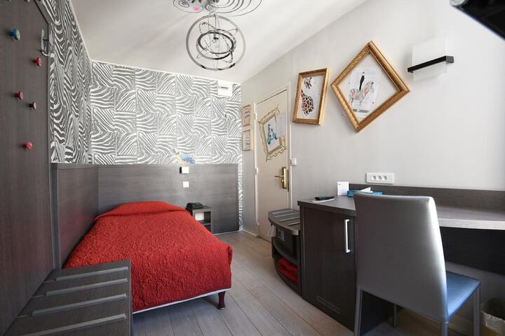 Room 19 of 47