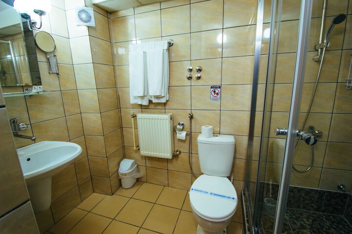 Room 35 of 61