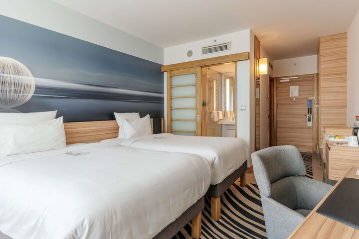 Room 30 of 131
