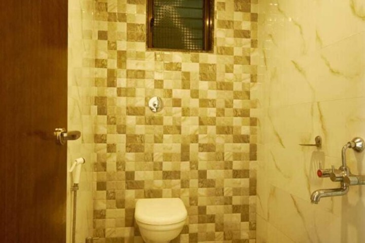 Room 14 of 18