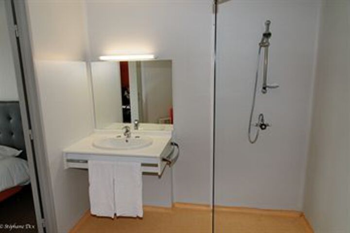Room 4 of 17
