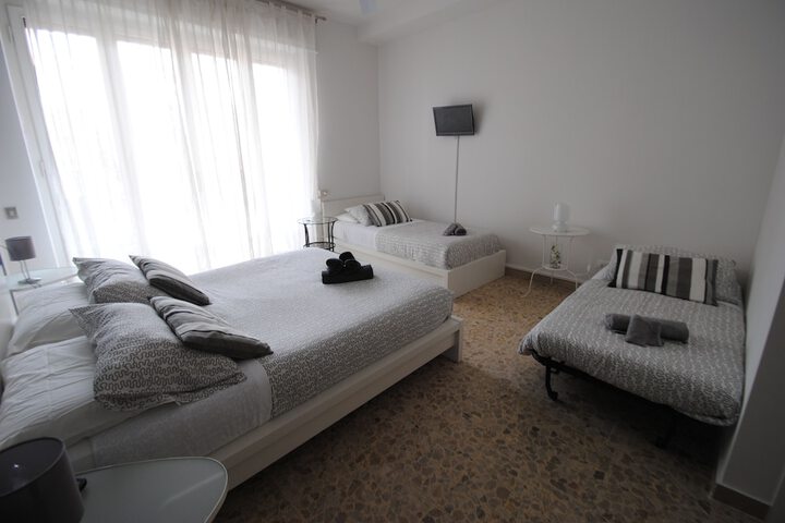 Room 10 of 24