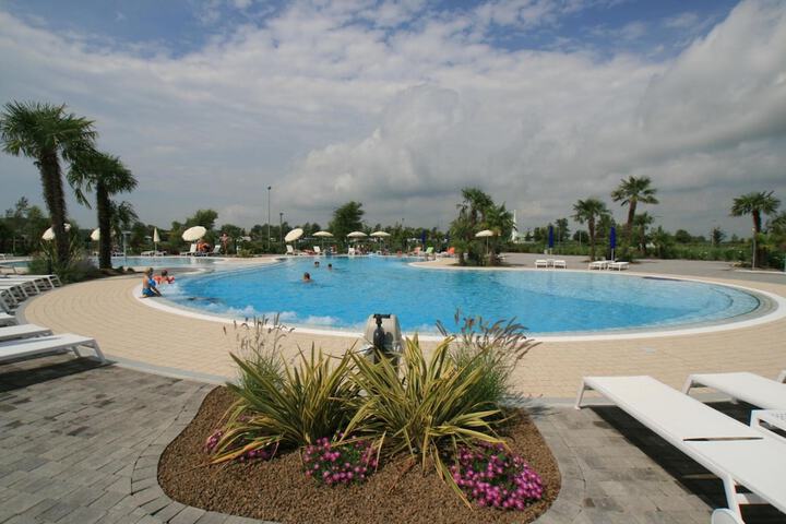 Pools & Facilities