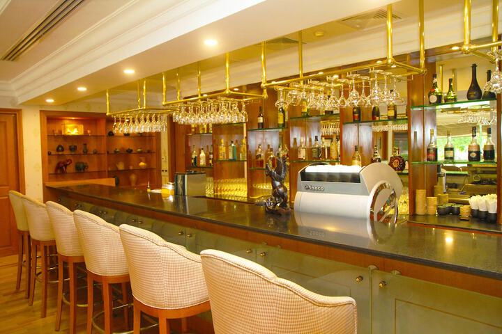 Lounge 146 of 174