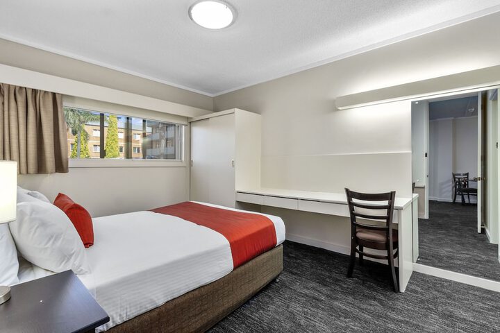 Room 6 of 28