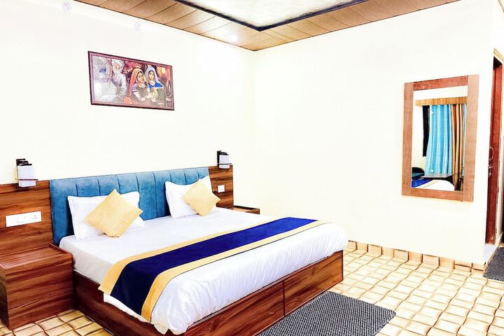 Room 8 of 12