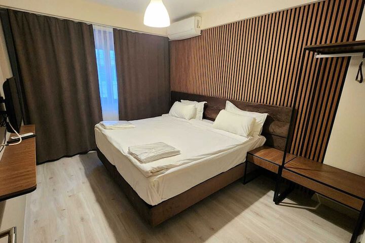 Room 9 of 33