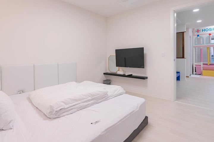 Room 143 of 188