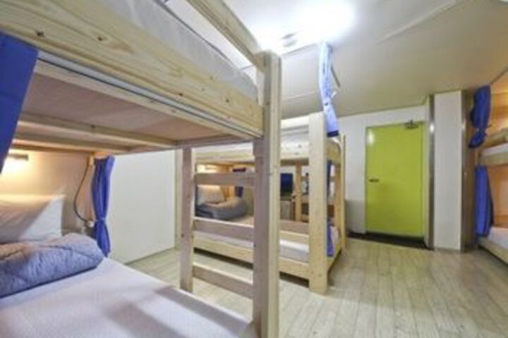 Room 12 of 33