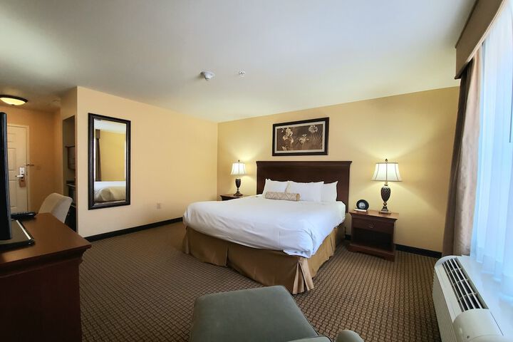 Executive King Bed (17 of 37)
