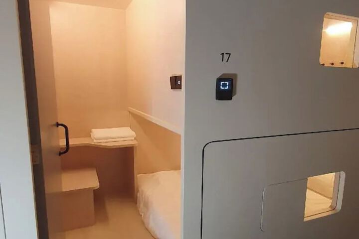 Room 13 of 21