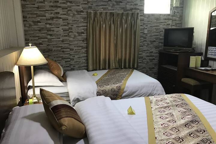 Room 17 of 38