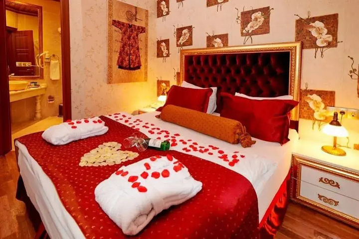 Room 4 of 9