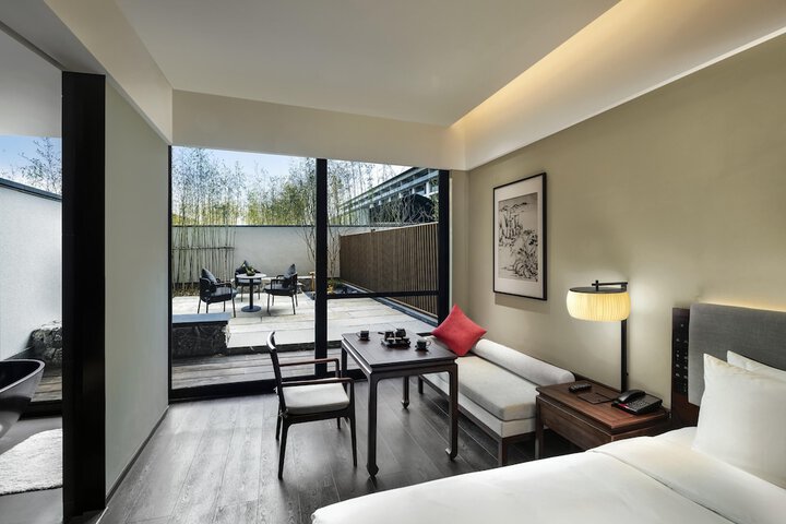 Room 10 of 21
