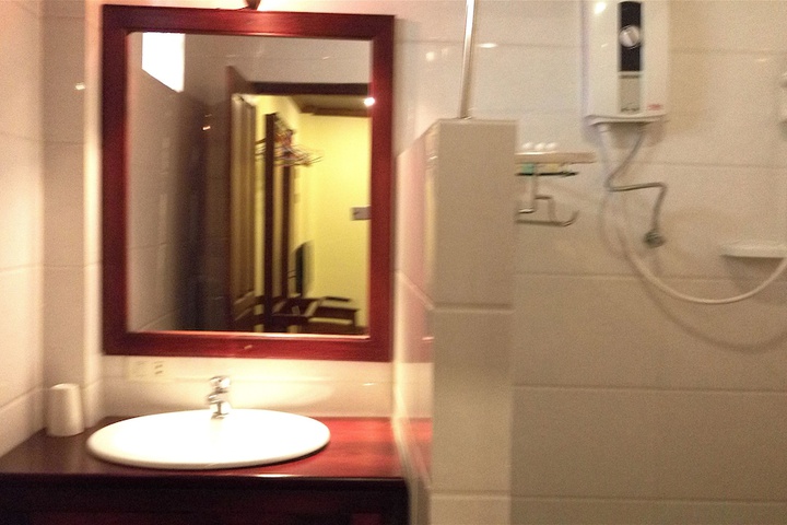 Room 27 of 38