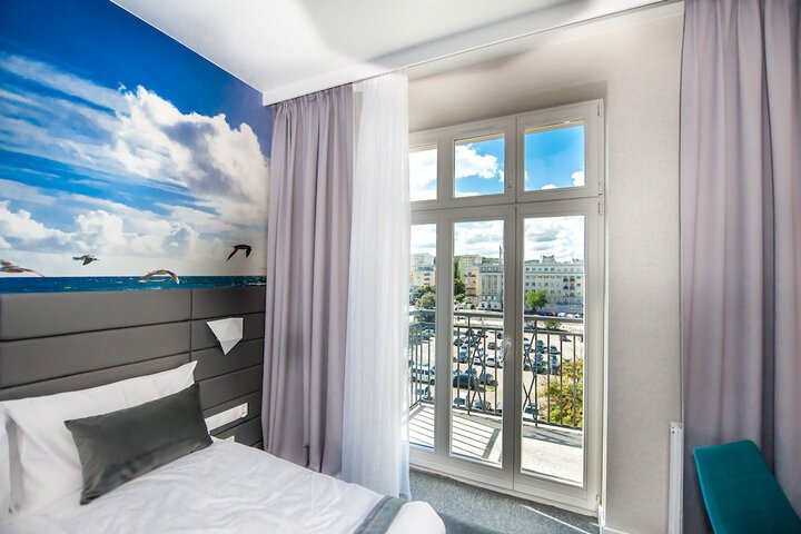Room 6 of 30