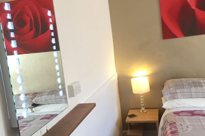 Room 6 of 44