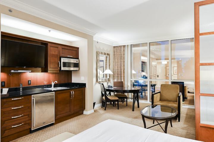 Room 3 of 105