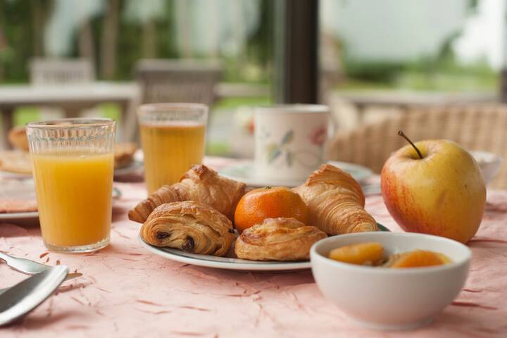 Breakfast/Coffee Service 31 of 38
