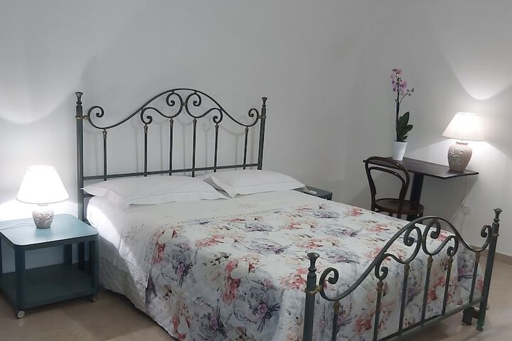 Room 3 of 48