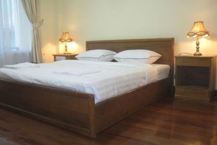 Room 9 of 32
