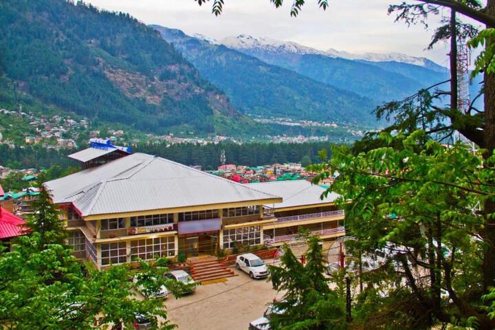 Hotel Ishaan near hadimba tample 5min walk