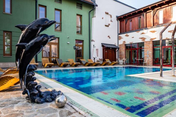 Pool 19 of 45