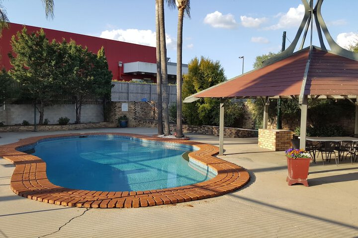 Pool 43 of 47