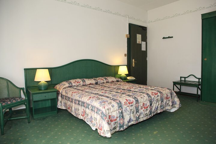 Room 12 of 44