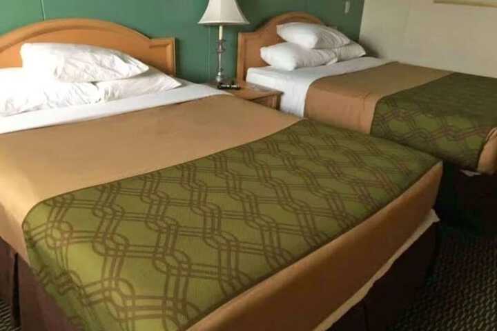 Room 4 of 17