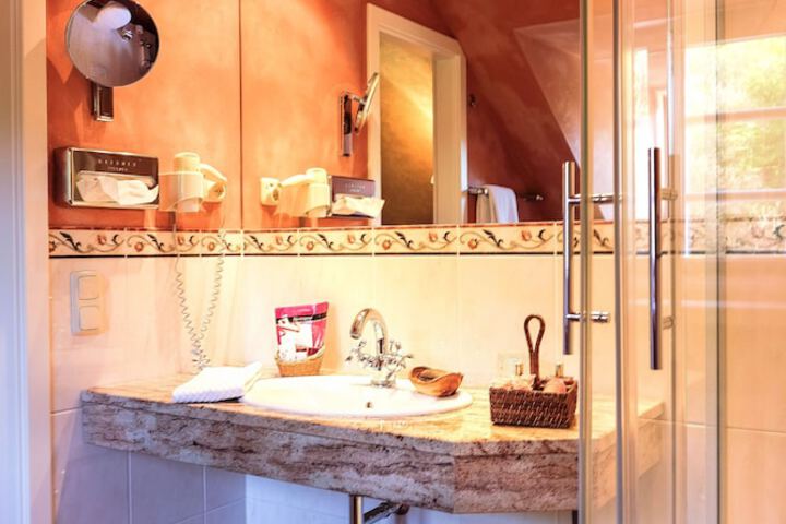 Bathroom sink