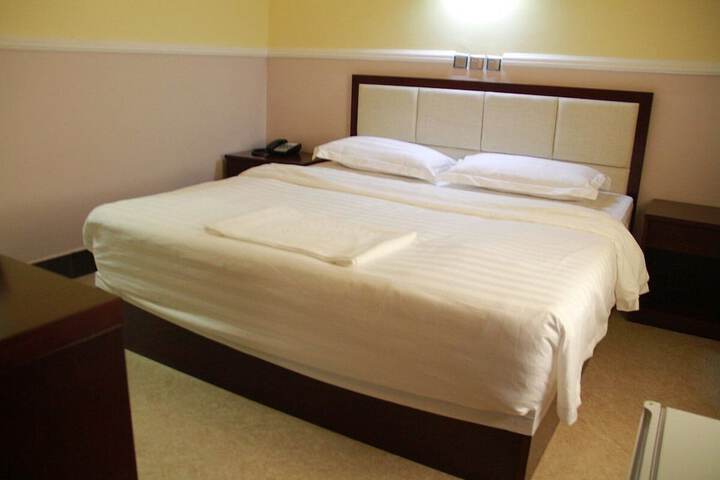 Room 2 of 27