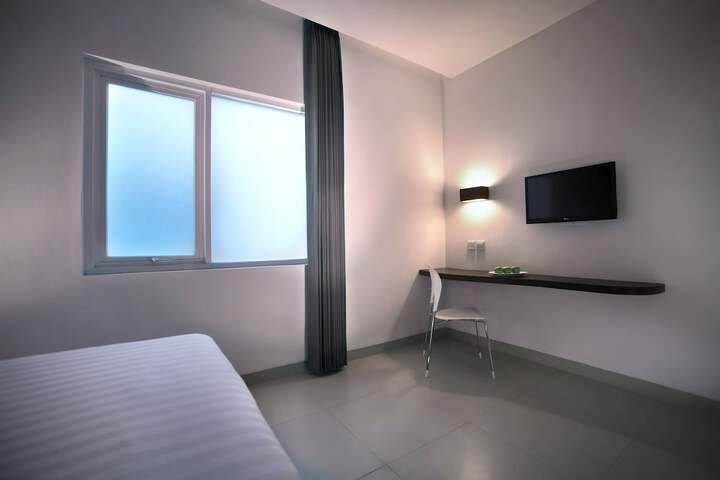 Room 11 of 18