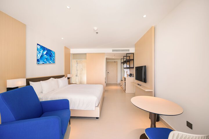 Room 13 of 90