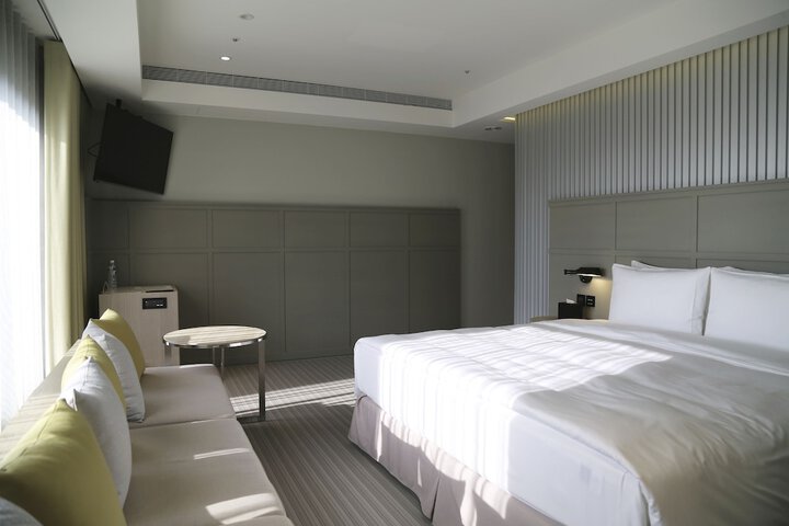 Room 13 of 83