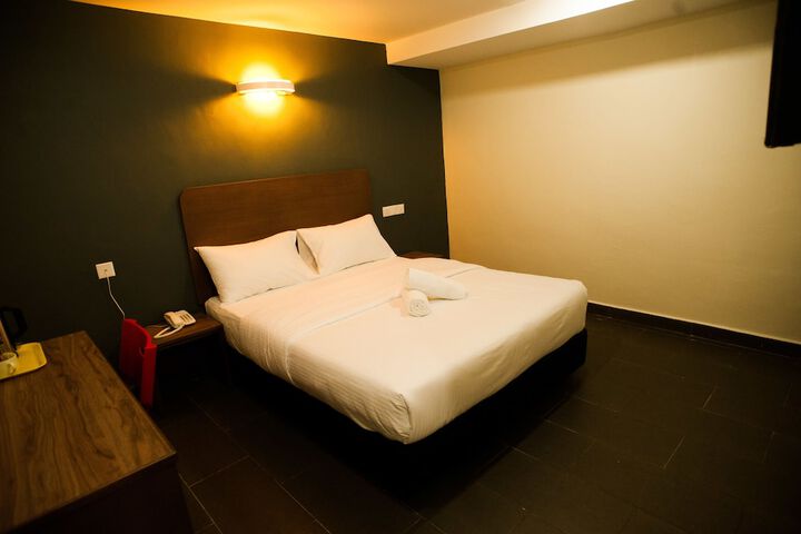 Room 7 of 33