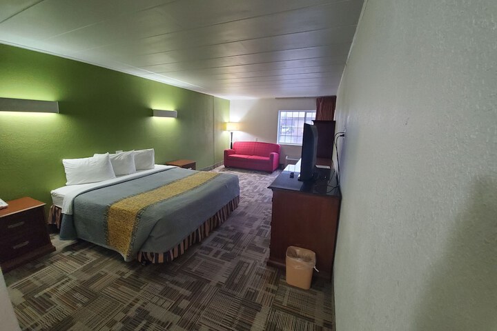 1 King Bed (6 of 13)