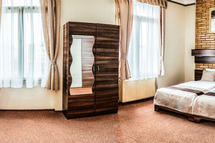 Room 15 of 38
