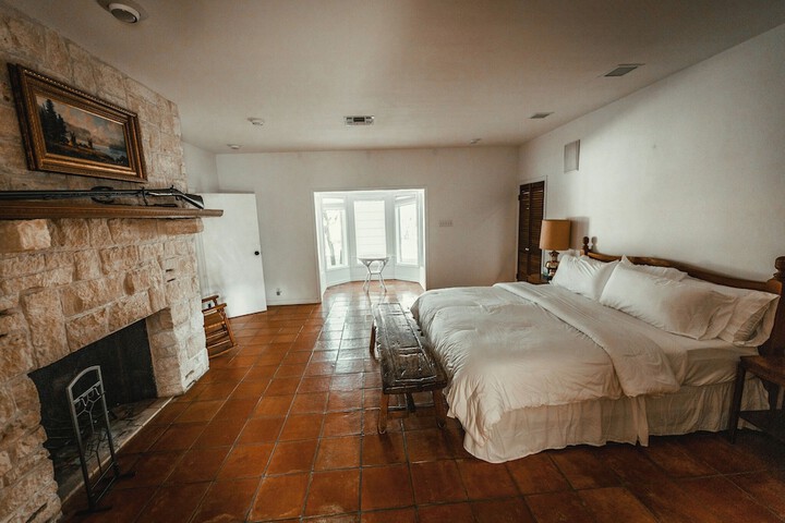 Room 71 of 500