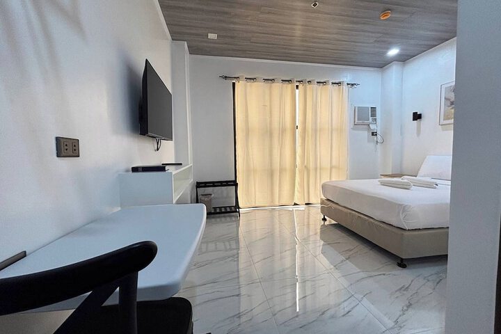 Room 3 of 96