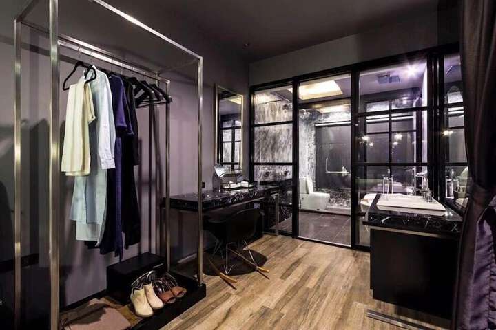 Room 18 of 42
