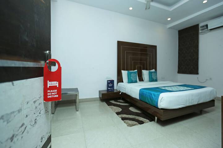 Room 13 of 30