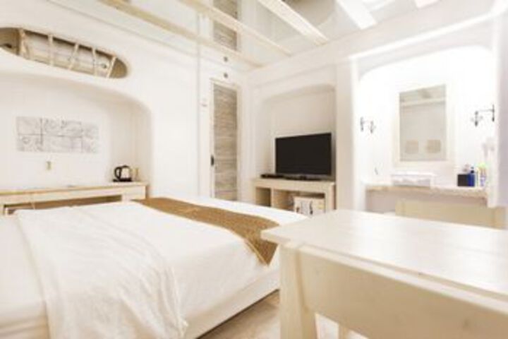 Room 5 of 61
